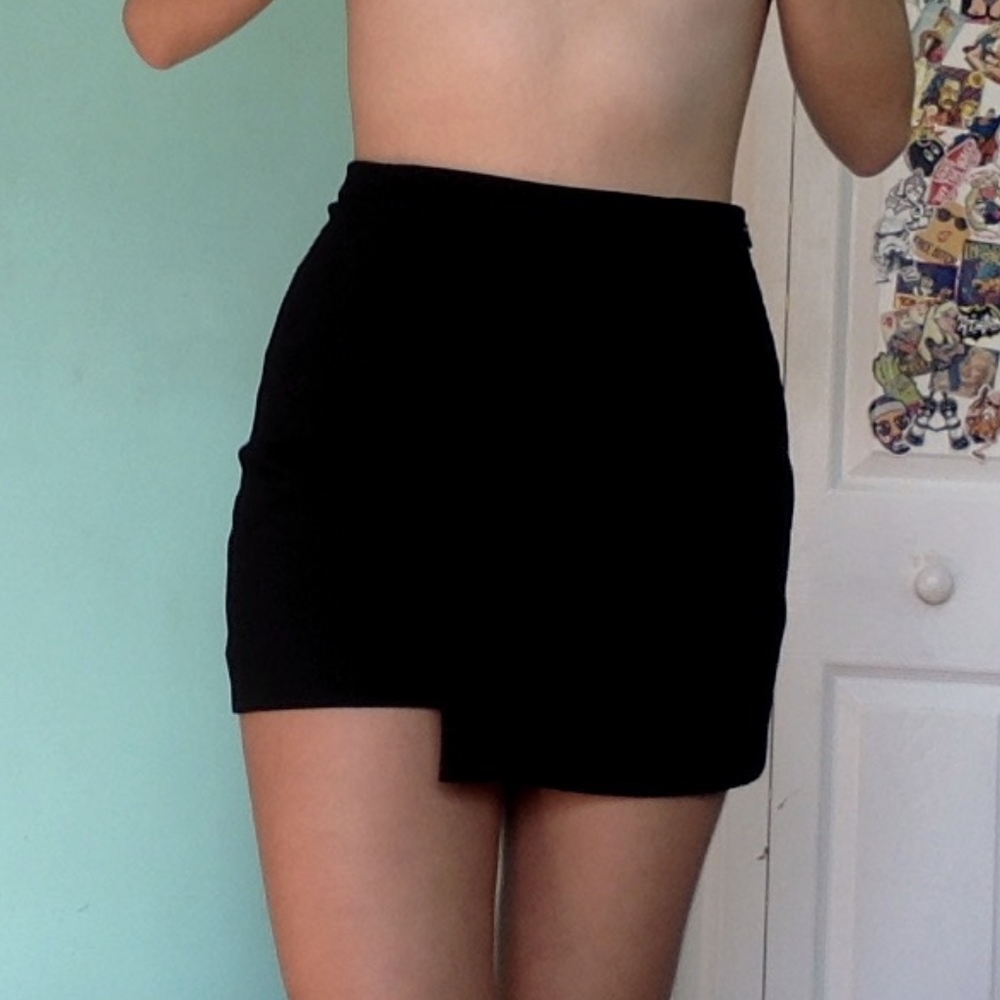 Asymmetrical Black Skirt - Picture 3 of 4